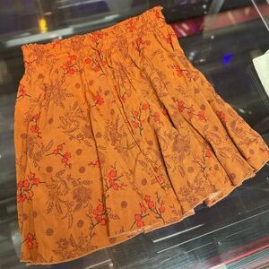 Patterned pleated skirt